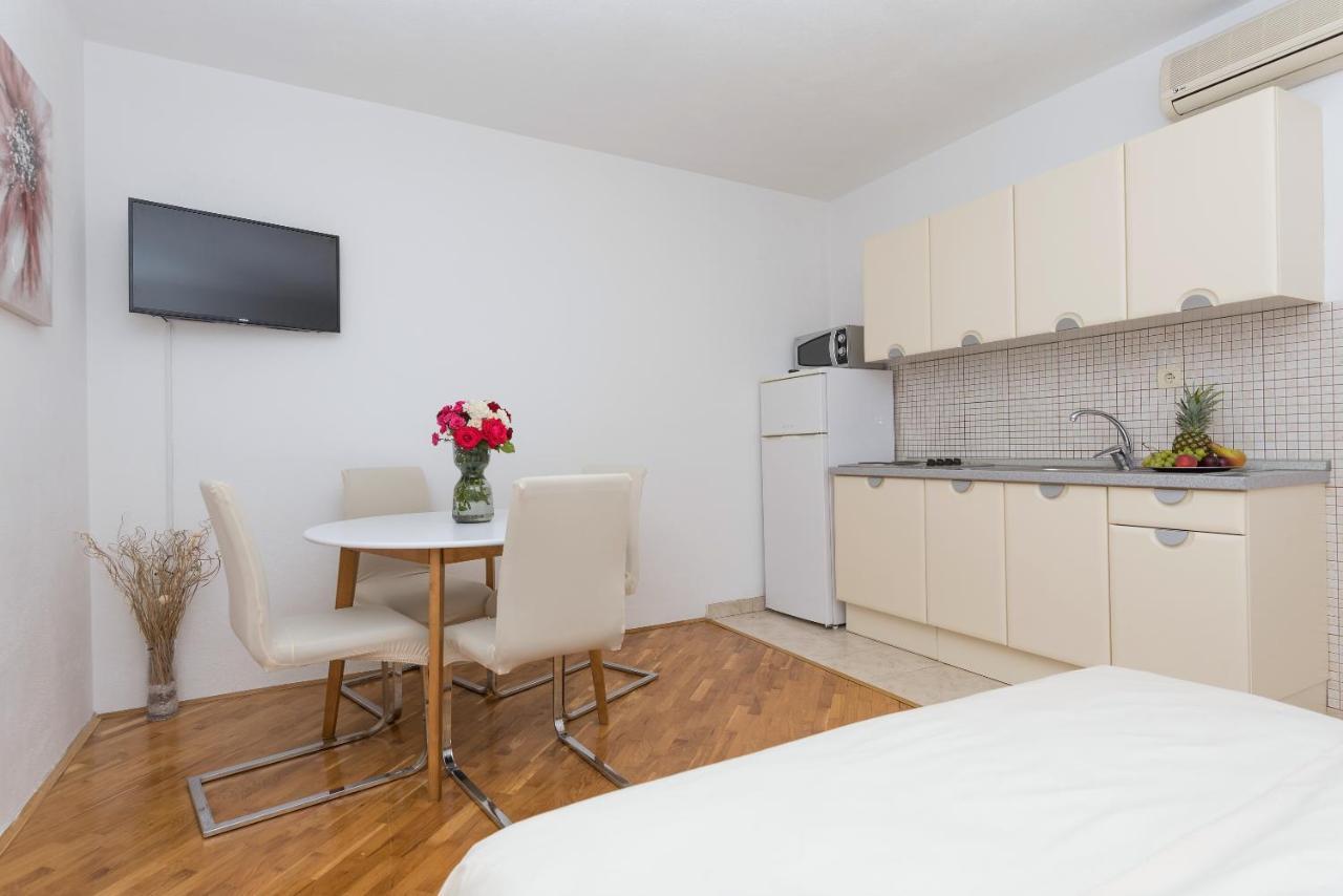 Skiljini Dvori - Apartman Макарска Экстерьер фото