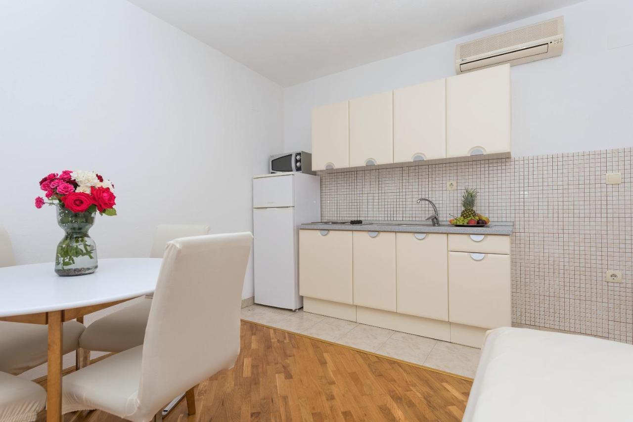 Skiljini Dvori - Apartman Макарска Экстерьер фото
