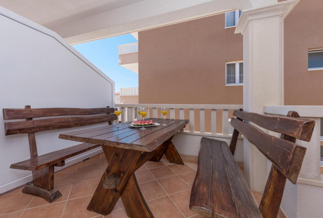 Skiljini Dvori - Apartman Макарска Экстерьер фото